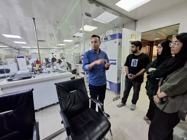 بازدید دانشجویان دانشگاه خوارزمی از یک شرکت زیست‌فناوری