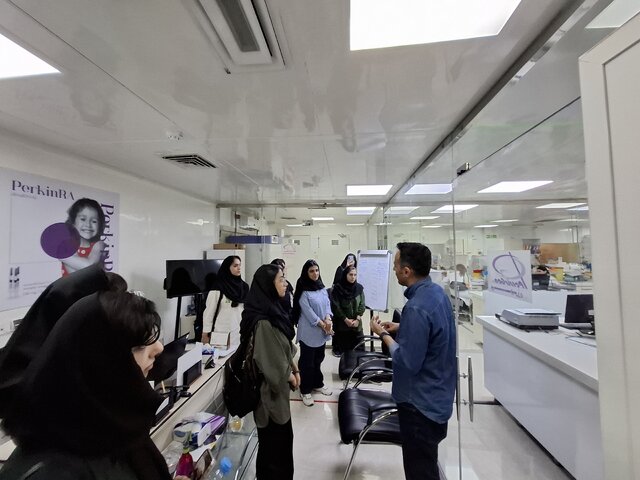 بازدید دانشجویان دانشگاه خوارزمی از یک شرکت زیست‌فناوری