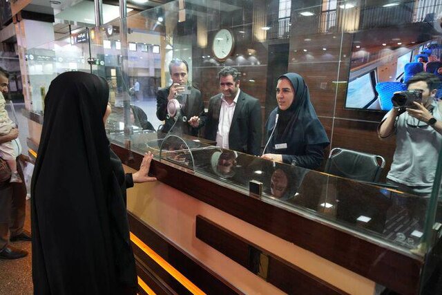 بازدید وزیر راه و شهرسازی از ایستگاه راه‌آهن تهران/ تعداد رام‌ها و واگن‌های قطار برای پاسخ به مطالبات مردم افزایش می‌یابد