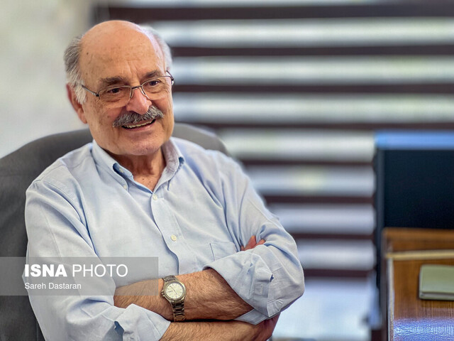 وقتی واژه‌های بیگانه ارزش می‌شود باید نگران شد