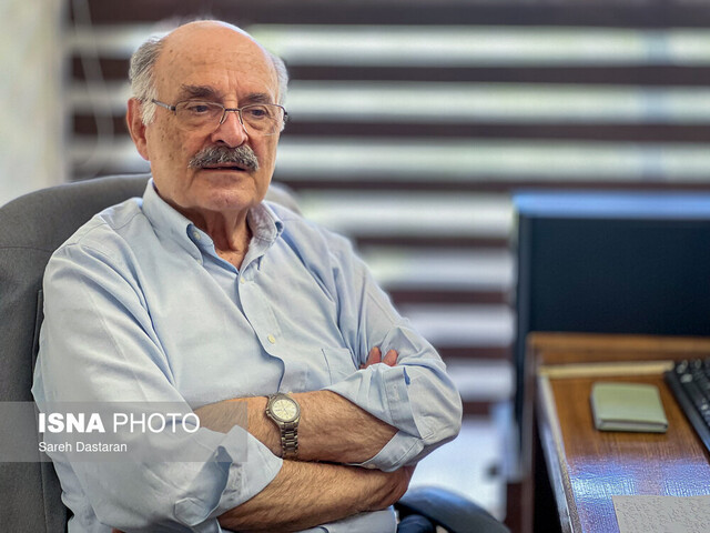 وقتی واژه‌های بیگانه ارزش می‌شود باید نگران شد