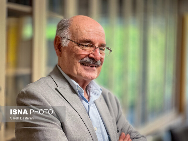 وقتی واژه‌های بیگانه ارزش می‌شود باید نگران شد